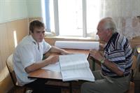 Зайков Н.Н. консультируется с дипломным руководителем